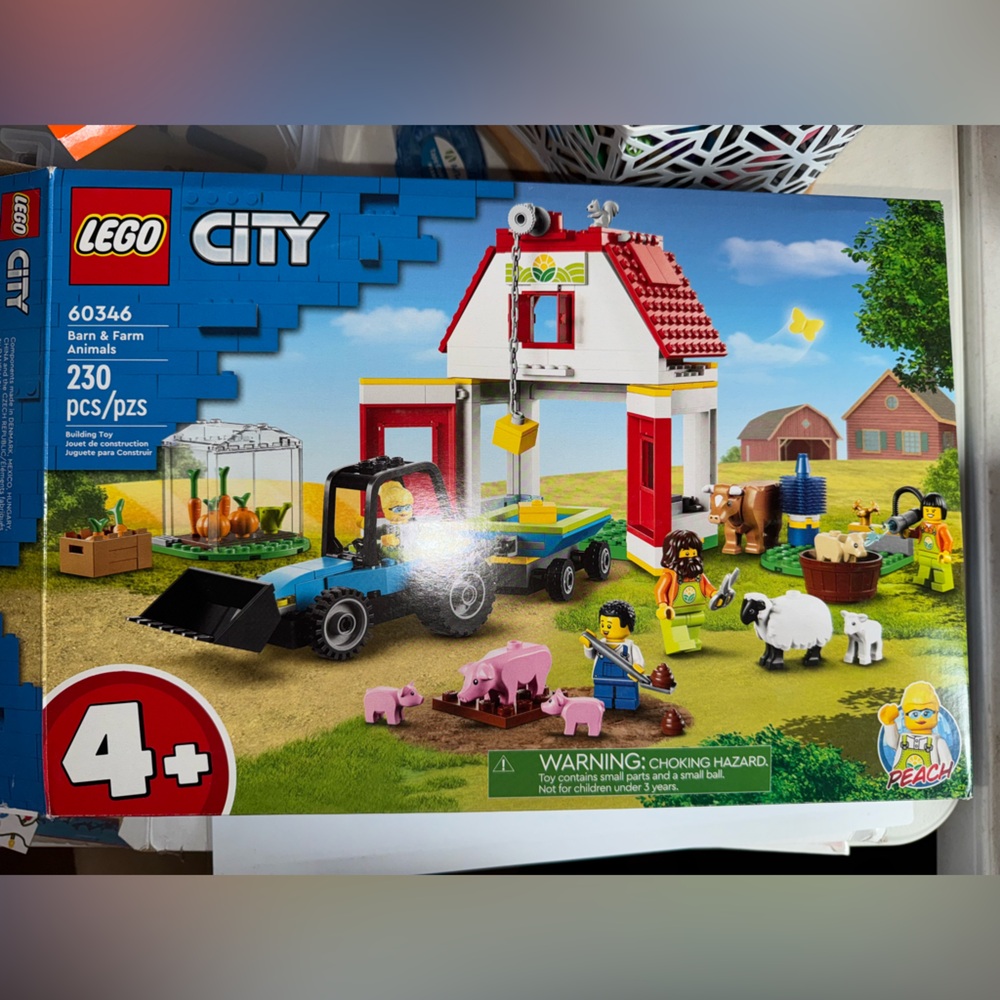 LEGO SET 60346 Lego City Barn & Farm Animals set